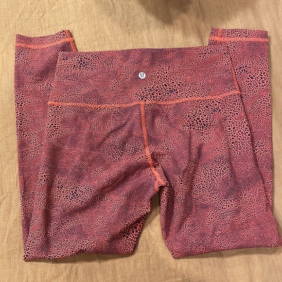 Lululemon high rise 7/8 length leggings crackle - Picture 3 of 5